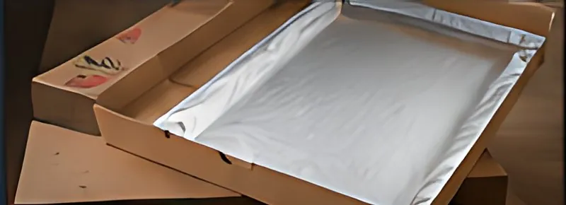 Boîte à pizza ouverte avec revêtement intérieur aluminium